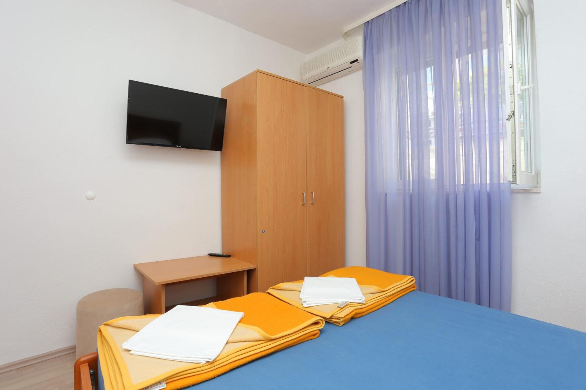 Apartments&rooms with parking space Tucepi, Makarska - 5263 Rum bild