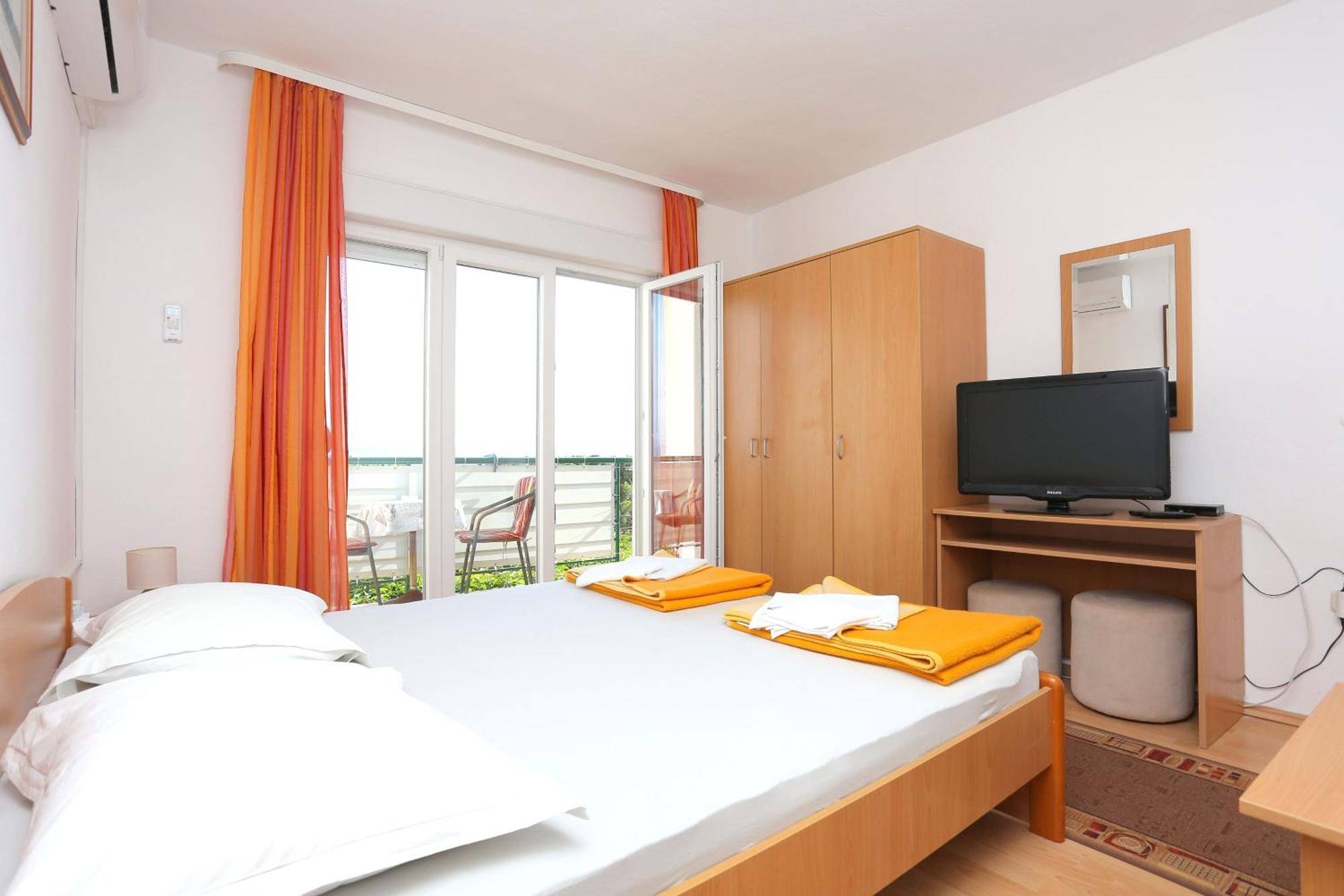 Apartments&rooms with parking space Tucepi, Makarska - 5263 Rum bild