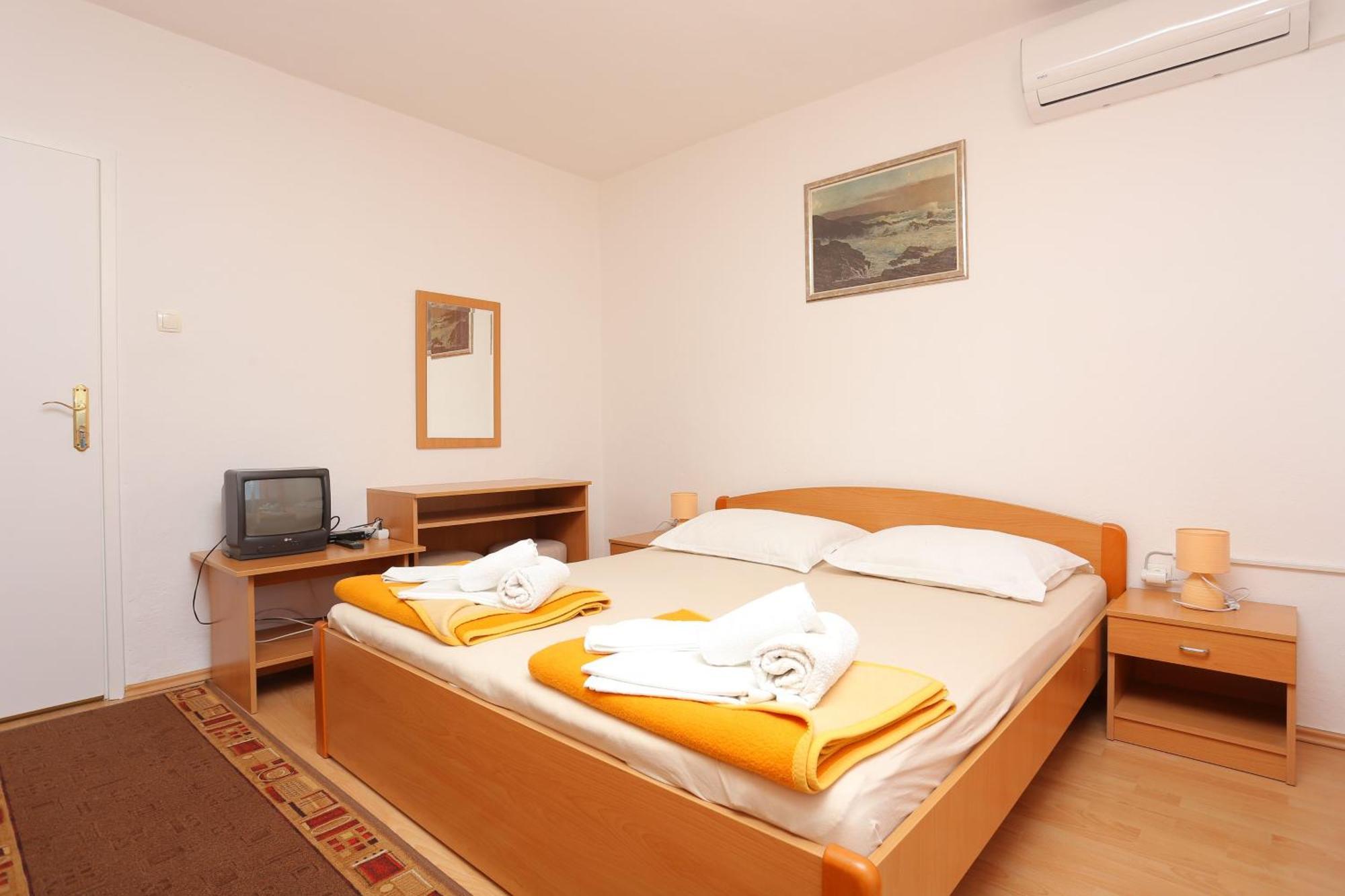 Apartments&rooms with parking space Tucepi, Makarska - 5263 Rum bild