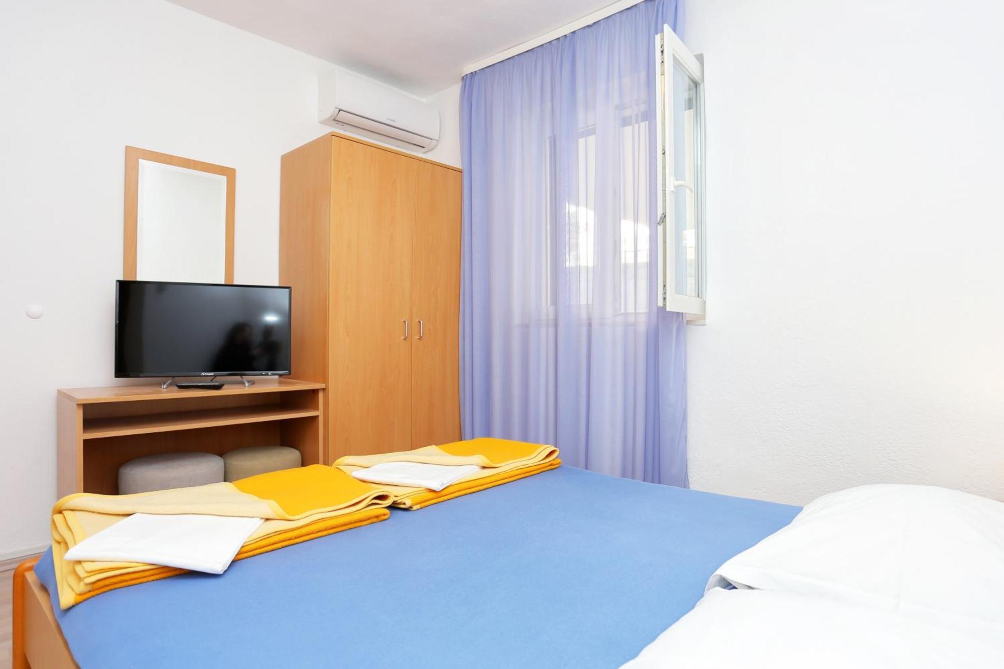 Apartments&rooms with parking space Tucepi, Makarska - 5263 Rum bild